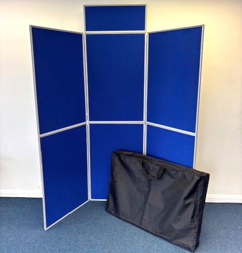Ex-demo & ex-hire 6 panel folding display kits with 900 x 600mm display boards and central header panel. With carry bag.